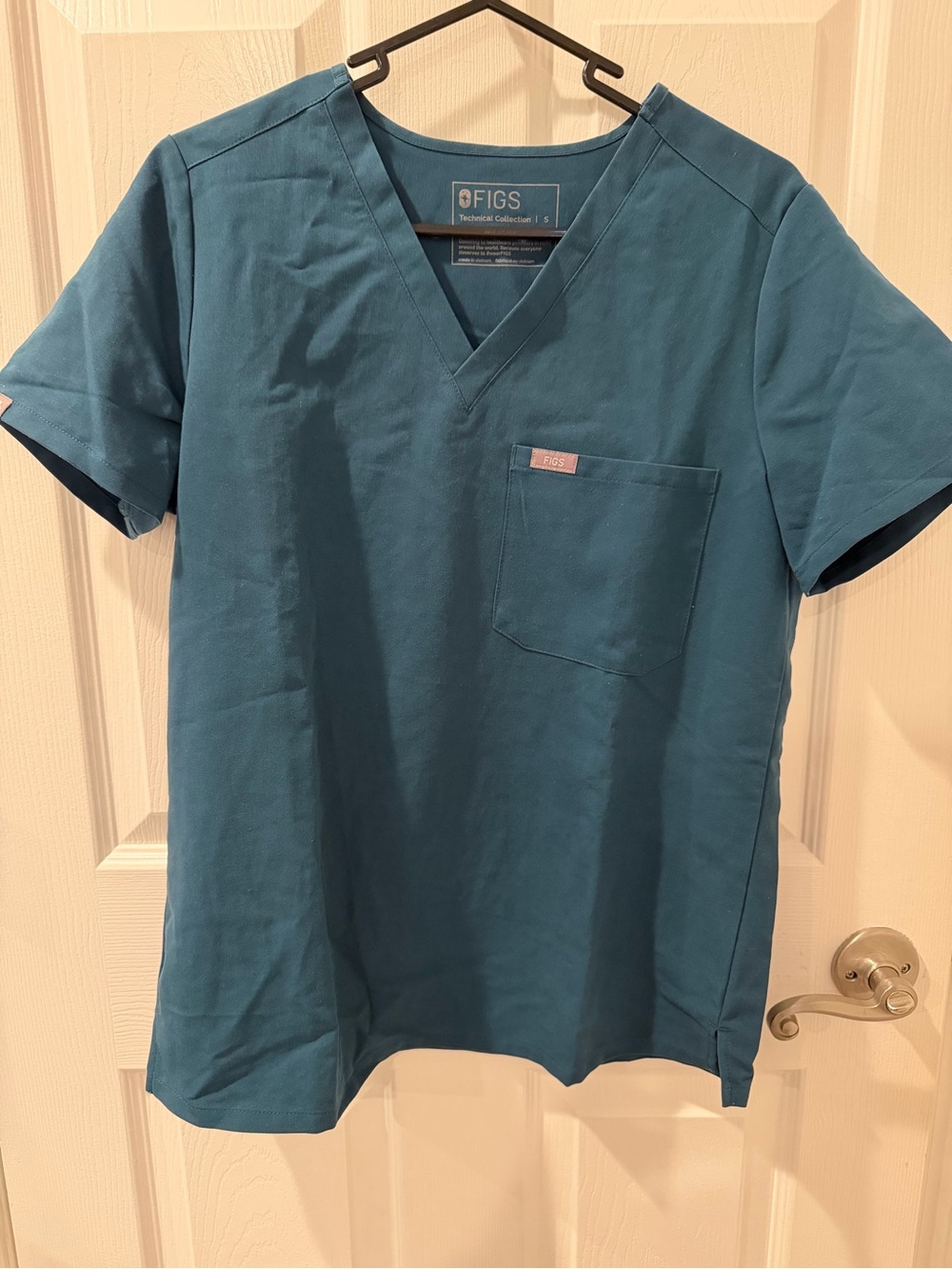 FIGS Woman’s Teal V-Neck Medical Scrub set